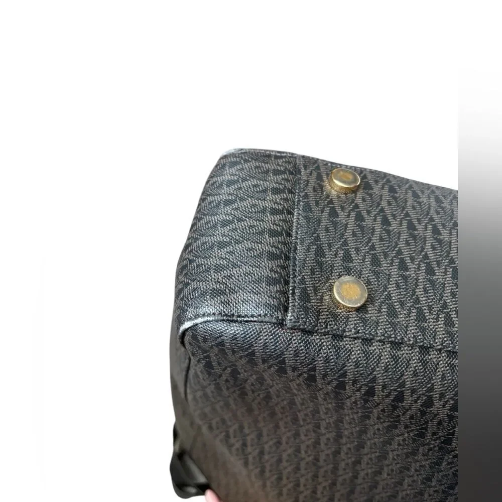 Saint Laurent retails $1450